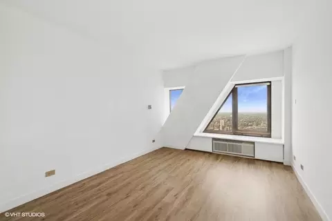 175 E Delaware Pl #6021, Chicago, IL 60611 photo 9