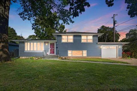 324 Alma Ter, Cary, IL 60013