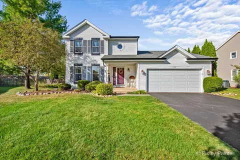 888 Blazing Star Trl, Cary, IL 60013