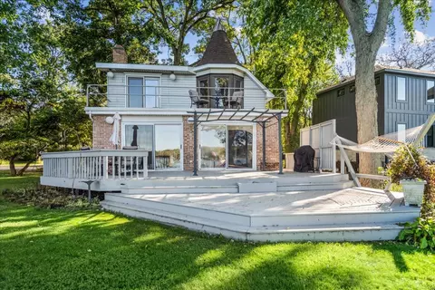 Exterior - 712 Regner Rd, Mchenry, IL 60051 photo 4 of 7
