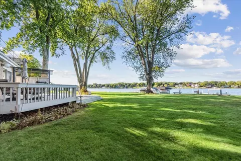 Exterior - 712 Regner Rd, Mchenry, IL 60051 photo 6 of 7