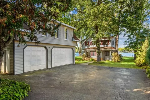 Exterior - 712 Regner Rd, Mchenry, IL 60051 photo 2 of 7