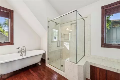 Bath - 712 Regner Rd, Mchenry, IL 60051 photo 3 of 4