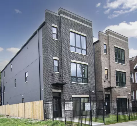 1422 E 66th Pl, Chicago, IL 60637 photo 1