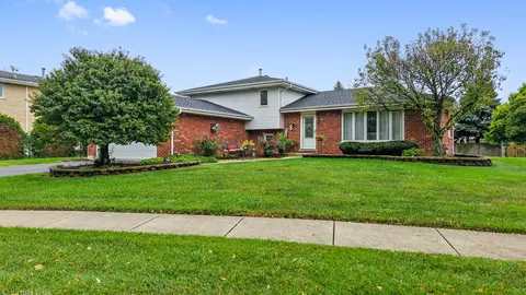 7405 W 157th St, Orland Park, IL 60462