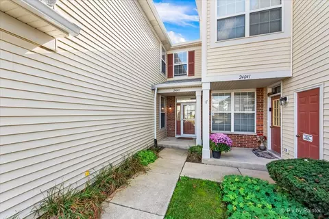 24043 W Pear Tree Cir, Plainfield, IL 60585 photo 2