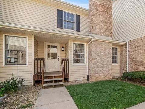 903 N Linden St #212, Normal, IL 61761