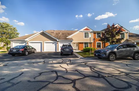 391 Thornhill Ct #B1, Schaumburg, IL 60193