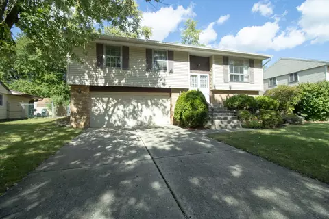 406 Library Ln, Streamwood, IL 60107
