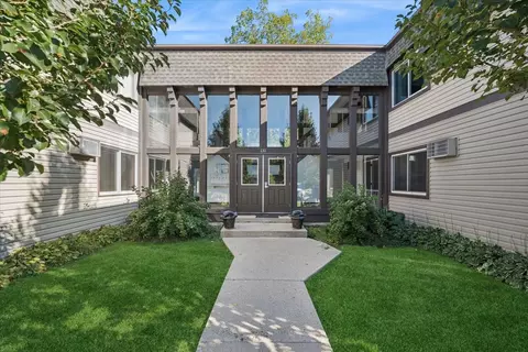 131 E Mill St #104, Wauconda, IL 60084