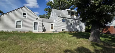 Exterior - 9525 W Oak Pl, Des Plaines, IL 60016 photo 2 of 3