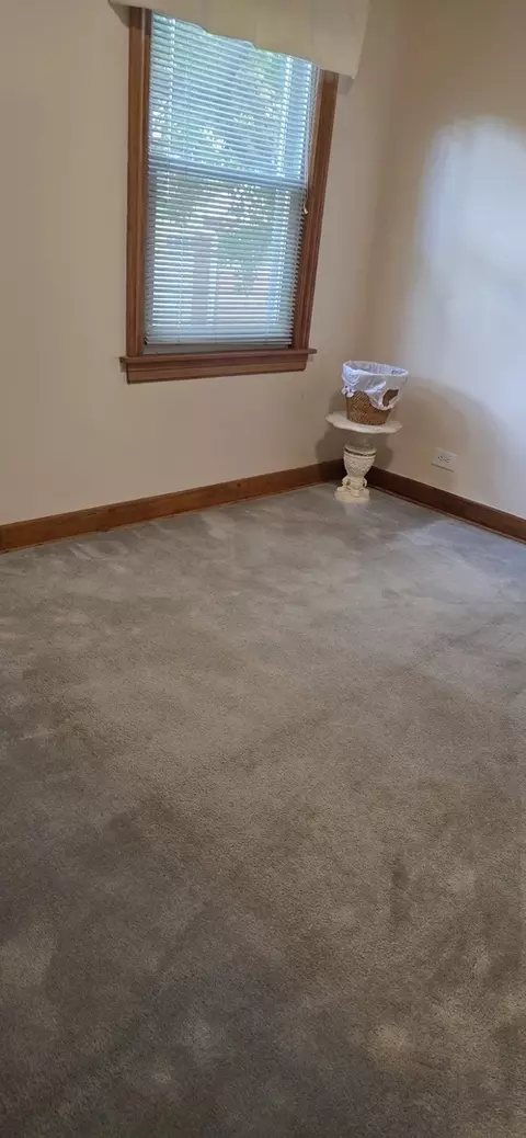 Bedroom - 9525 W Oak Pl, Des Plaines, IL 60016 photo 3 of 5