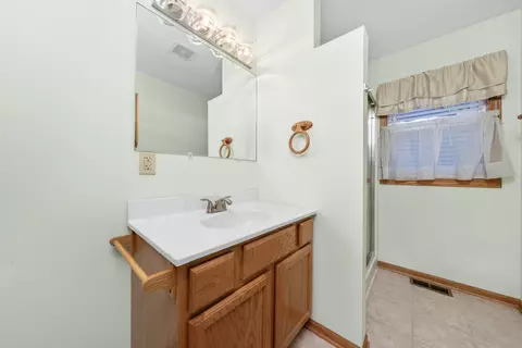 Bath - Undisclosed, Braidwood, IL 60408 photo 1 of 2