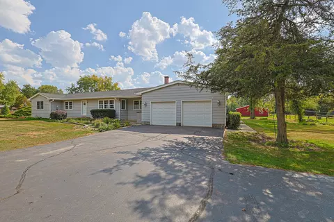 921 Guerin Rd, Libertyville, IL 60048