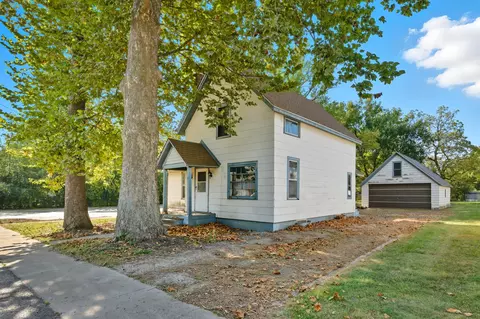 19 E Benton St, Oswego, IL 60543