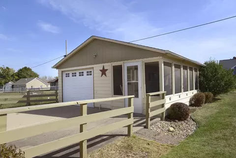 Exterior - 318 24th Ave, Ottawa, IL 61350 photo 2 of 6