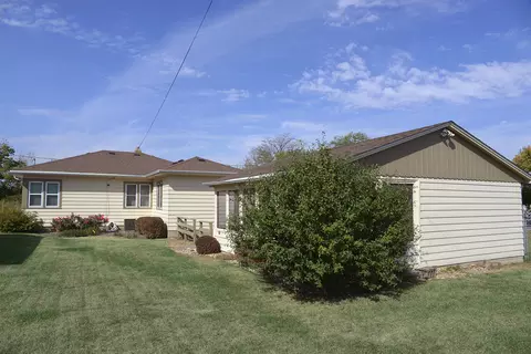 Exterior - 318 24th Ave, Ottawa, IL 61350 photo 5 of 6