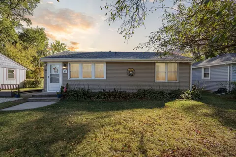17 Liberty Blvd, Machesney Park, IL 61115