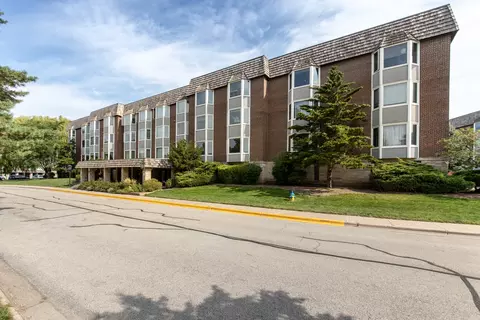 2500 Archbury Ln #2D, Park Ridge, IL 60068