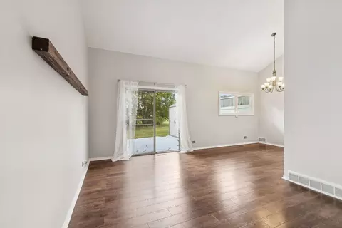 Living - 1129 Sausalito Ct, Bartlett, IL 60103 photo 2 of 5