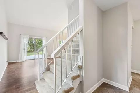 Entry Way - 1129 Sausalito Ct, Bartlett, IL 60103 photo 1 of 3
