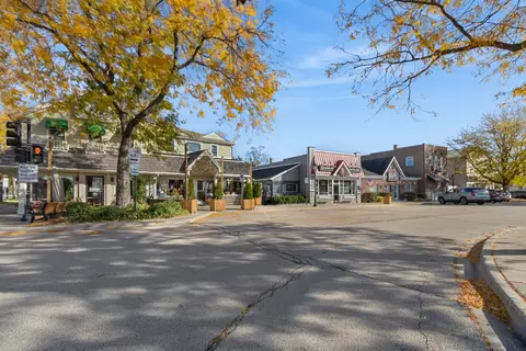 Exterior - 271 E Railroad Ave #302, Bartlett, IL 60103 photo 5 of 5