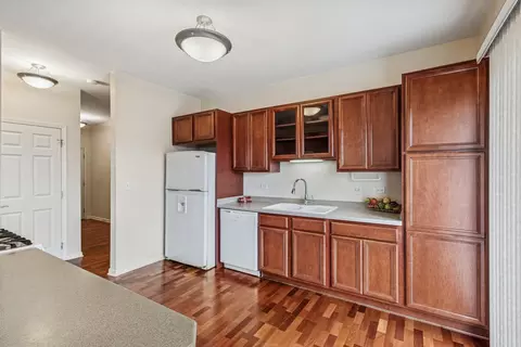 Kitchen - 271 E Railroad Ave #302, Bartlett, IL 60103 photo 1 of 2