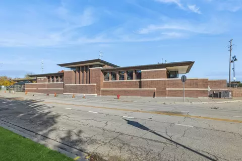 Exterior - 271 E Railroad Ave #302, Bartlett, IL 60103 photo 4 of 5
