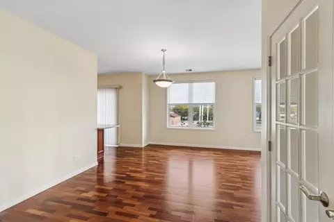 Living - 271 E Railroad Ave #302, Bartlett, IL 60103 photo 2 of 2