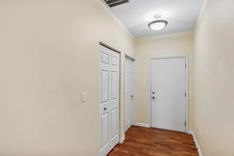 Entry Way - 271 E Railroad Ave #302, Bartlett, IL 60103 photo 2 of 2