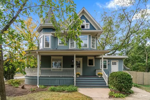 Exterior - 602 Prospect St, Elgin, IL 60120 photo 1 of 4