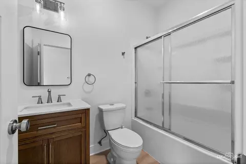 Bath - 602 Prospect St, Elgin, IL 60120 photo 1 of 2