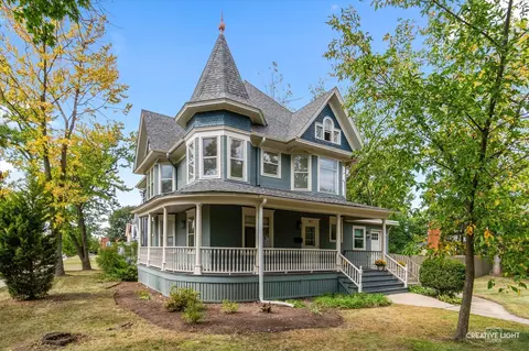 602 Prospect St, Elgin, IL 60120