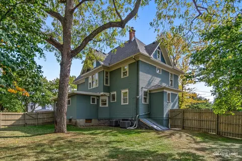Exterior - 602 Prospect St, Elgin, IL 60120 photo 3 of 4