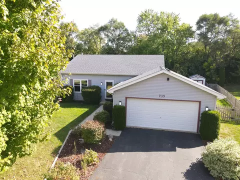 735 Creek Bend Ln, Antioch, IL 60002