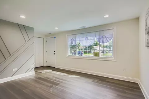 Living - 16552 Oxford Dr, Markham, IL 60428 photo 1 of 2