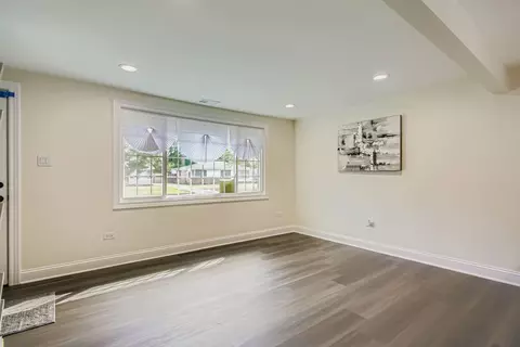 Living - 16552 Oxford Dr, Markham, IL 60428 photo 2 of 2