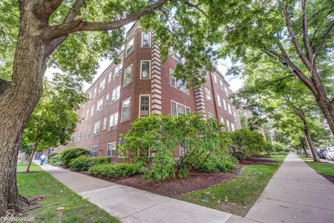 1123 Pleasant St #3, Oak Park, IL 60302