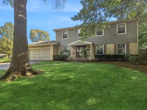 156 Blueberry Rd, Libertyville, IL 60048