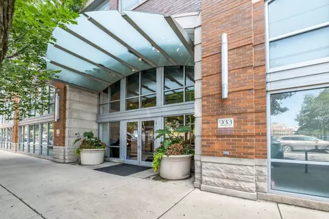 933 W Van Buren St #326, Chicago, IL 60607