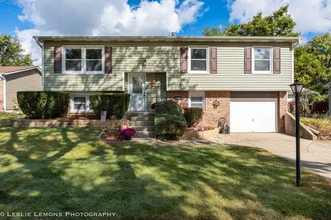 2302 Dalewood Pkwy, Woodridge, IL 60517