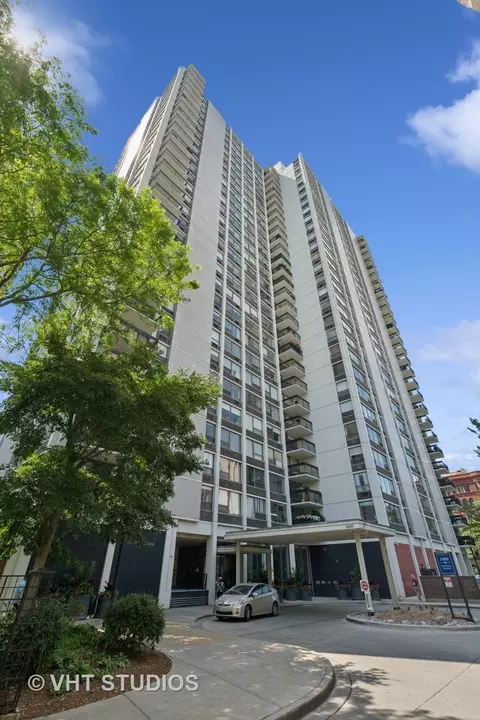 1460 N Sandburg Ter #208, Chicago, IL 60610