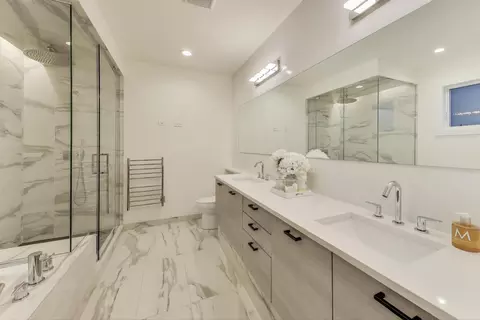 Bath - Undisclosed, Chicago, IL 60622 photo 1 of 4