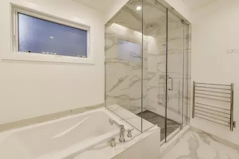 Bath - Undisclosed, Chicago, IL 60622 photo 2 of 4