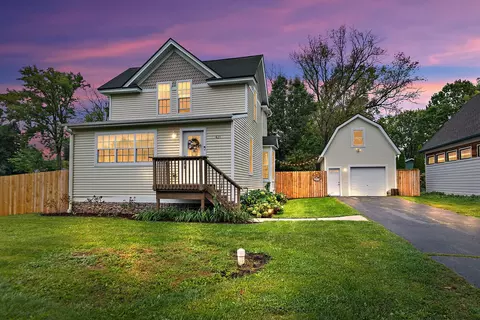 431 Washington St, Woodstock, IL 60098