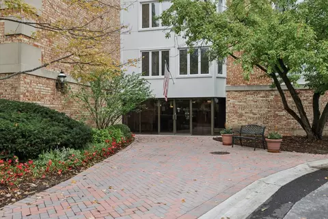 200 Lake Blvd #439, Buffalo Grove, IL 60089