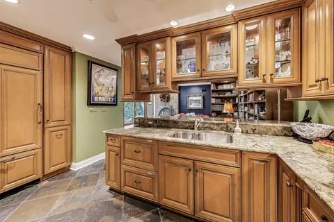 Kitchen - 1 Foxcroft On Auburn, Rolling Meadows, IL 60008 photo 2 of 3