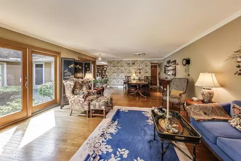 Living - 1 Foxcroft On Auburn, Rolling Meadows, IL 60008 photo 1 of 4