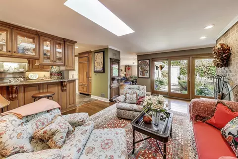 Living - 1 Foxcroft On Auburn, Rolling Meadows, IL 60008 photo 4 of 4
