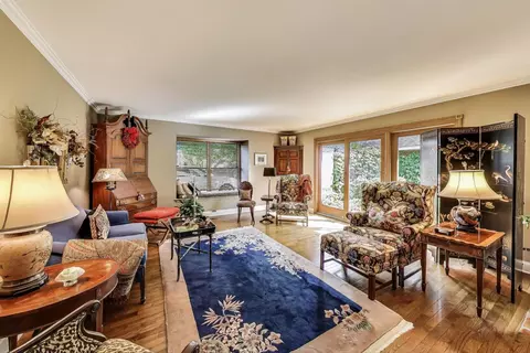 Living - 1 Foxcroft On Auburn, Rolling Meadows, IL 60008 photo 2 of 4